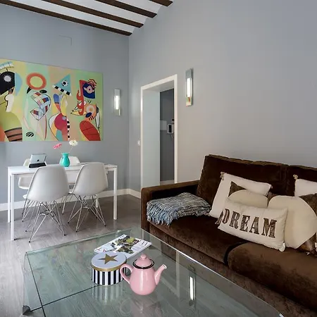 Apartment Mint Urban Suites Cosmopolitan