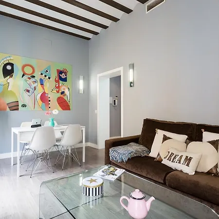 Mint Urban Suites Cosmopolitan Apartment