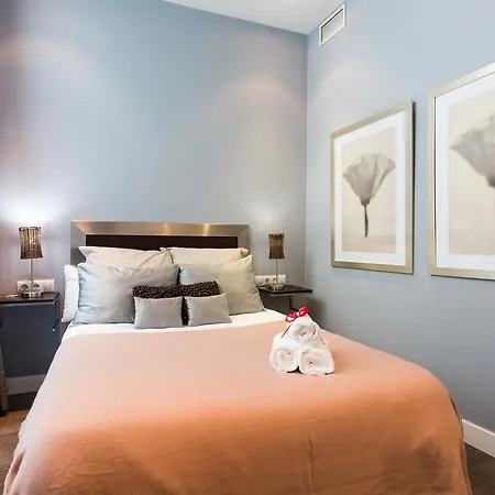 Mint Urban Suites Cosmopolitan Apartment